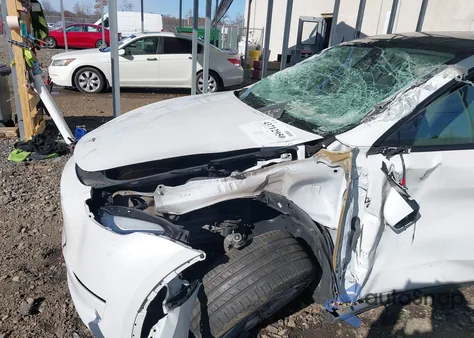 2023 Tesla Model Y Awd/Long Range Dual Motor All-Wheel Drive z USA, uszkodzony, nr VIN 7SAYGDEE7PF699670